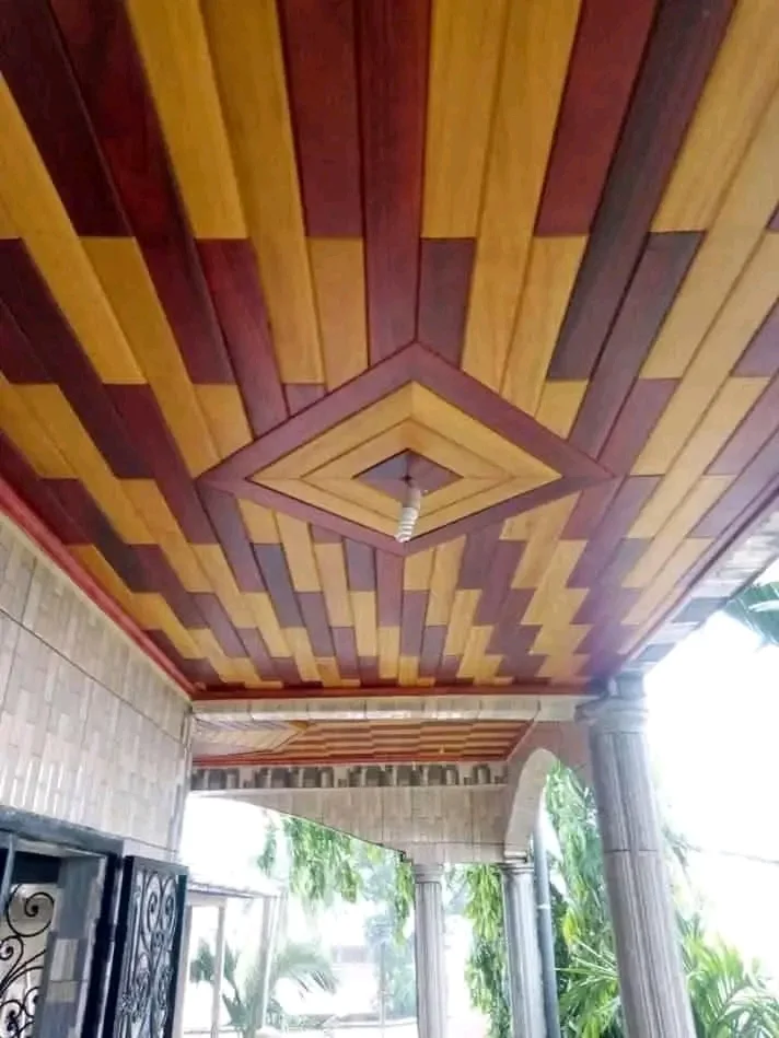 Plafond en lambri 
