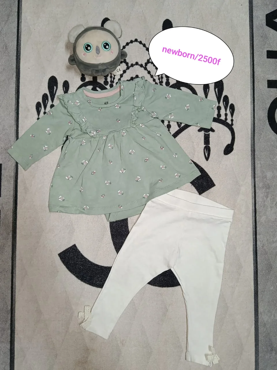 Ensemble vert menthe et pantalon blanc