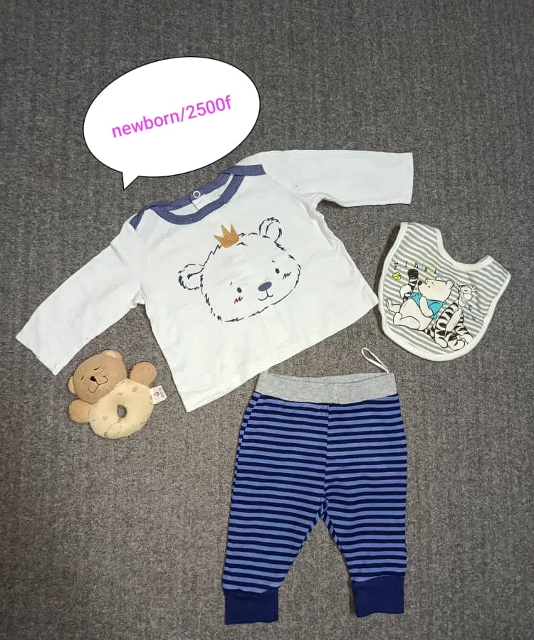 Ensemble body lapin, pantalon rayé et bavoir