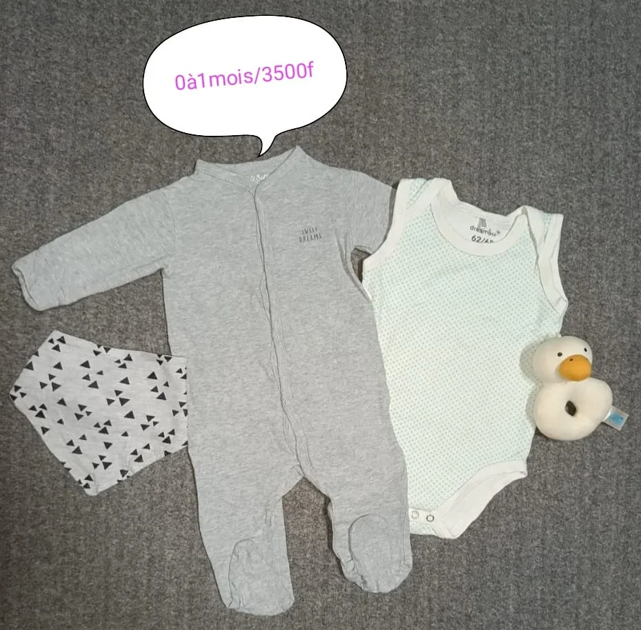 Pyjama gris zippé avec body blanc