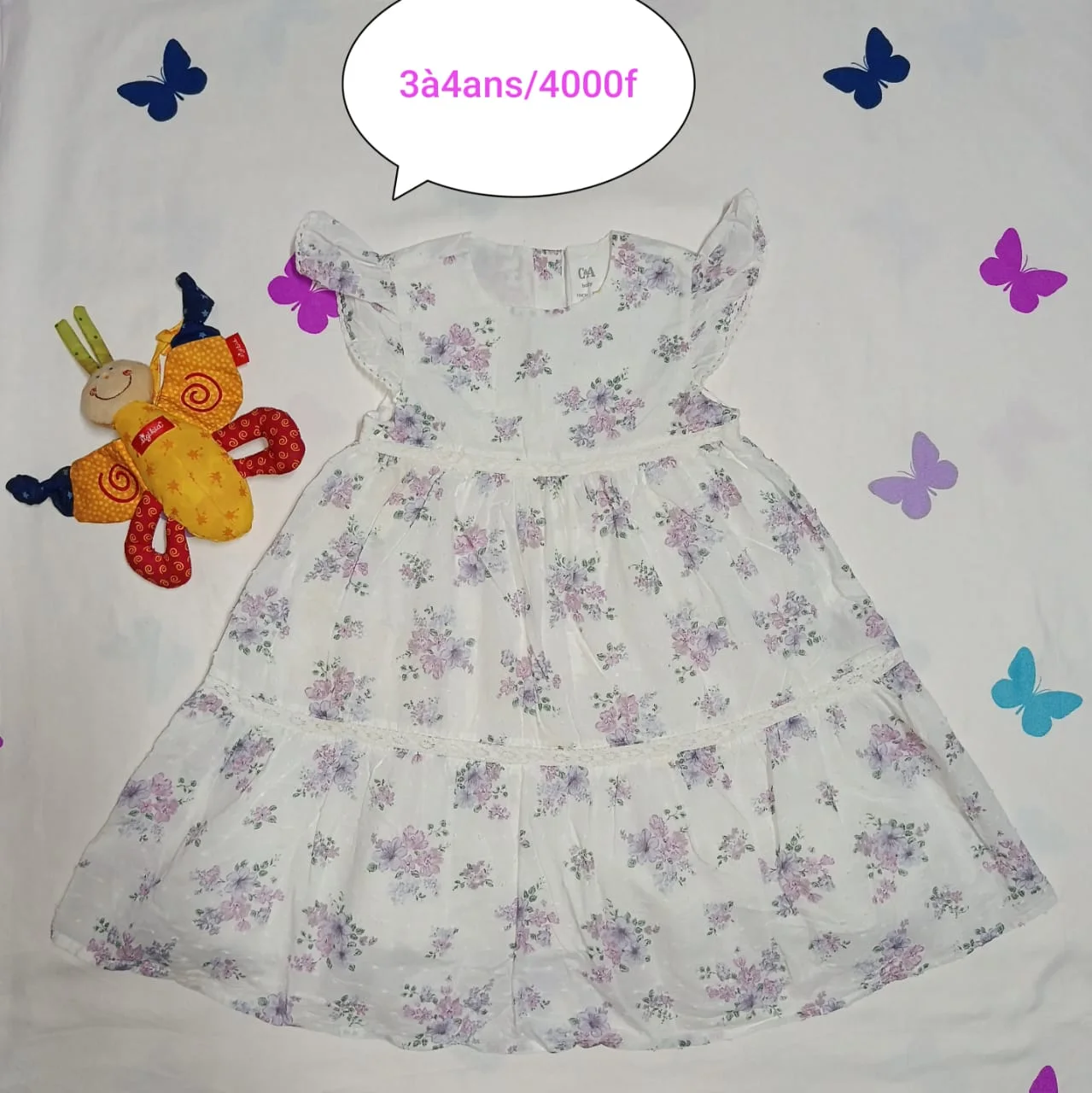 Robe blanche imprimée fleurs violettes