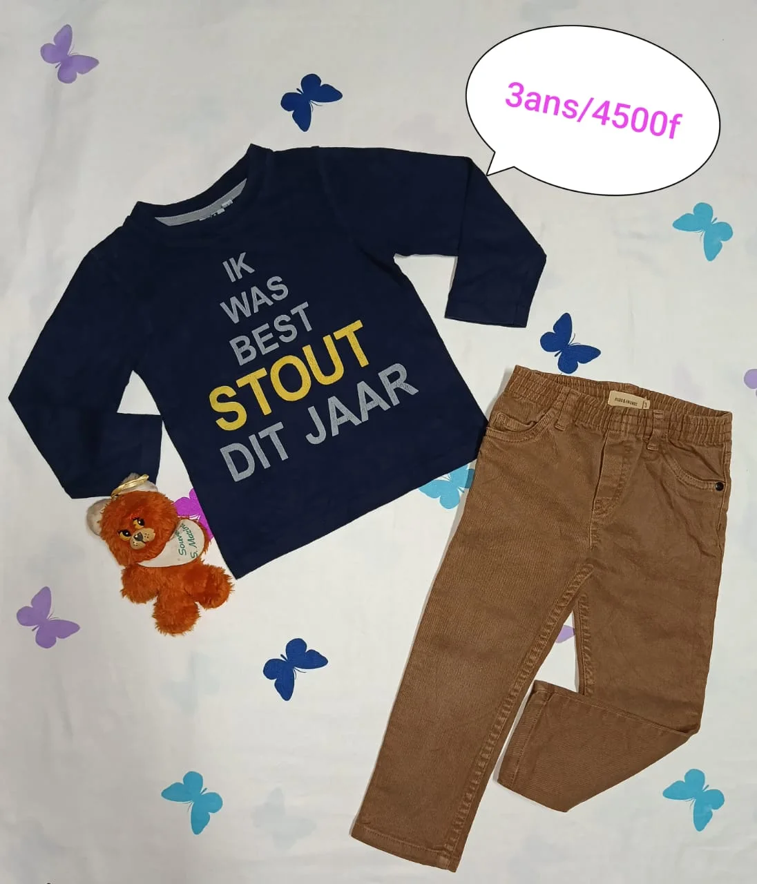 T-shirt noir slogan et pantalon marron