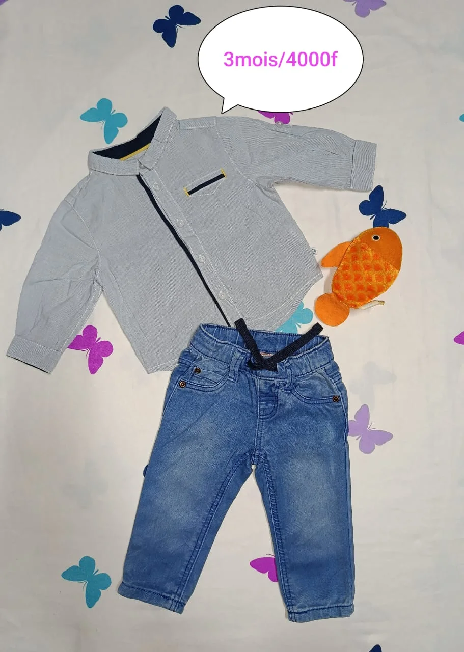 Polo gris zippé et jean bleu