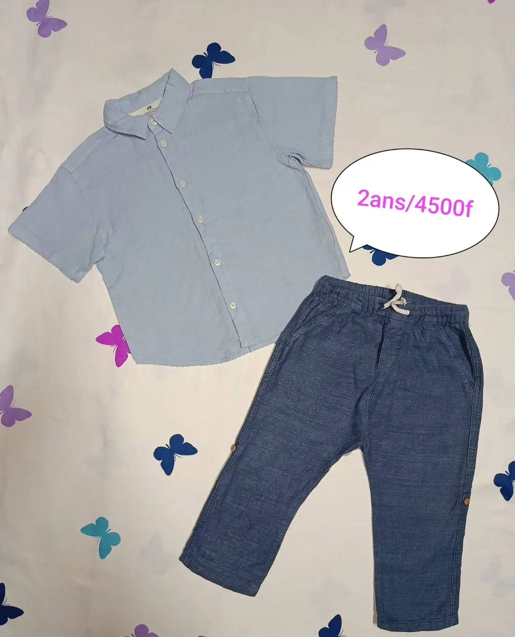 Chemise bleu clair et pantalon jean