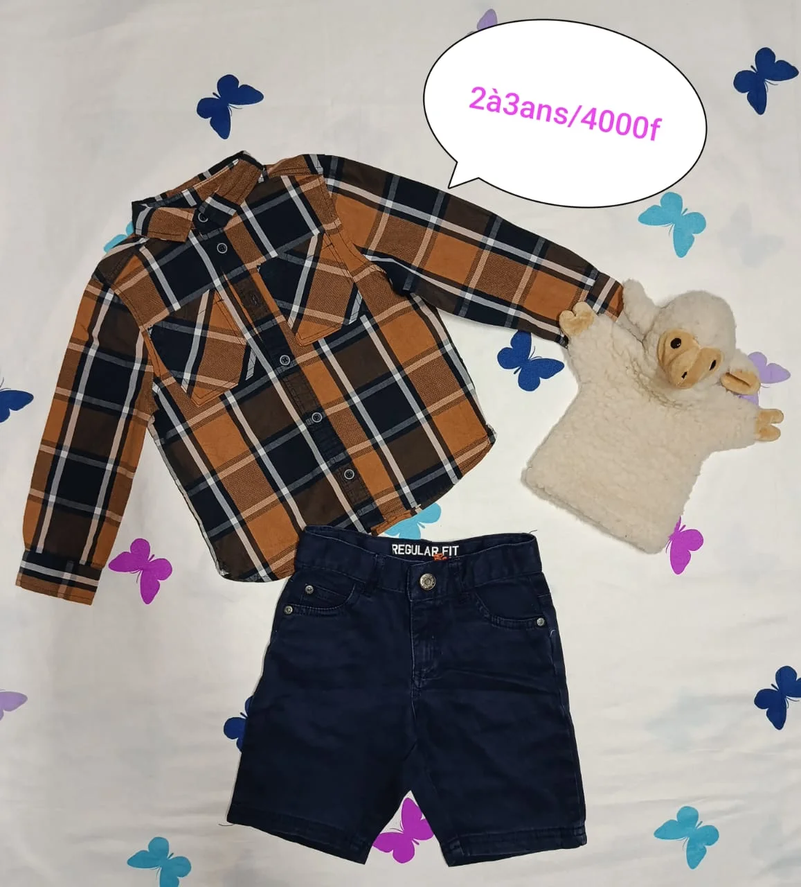 Chemise carreaux marron et short bleu