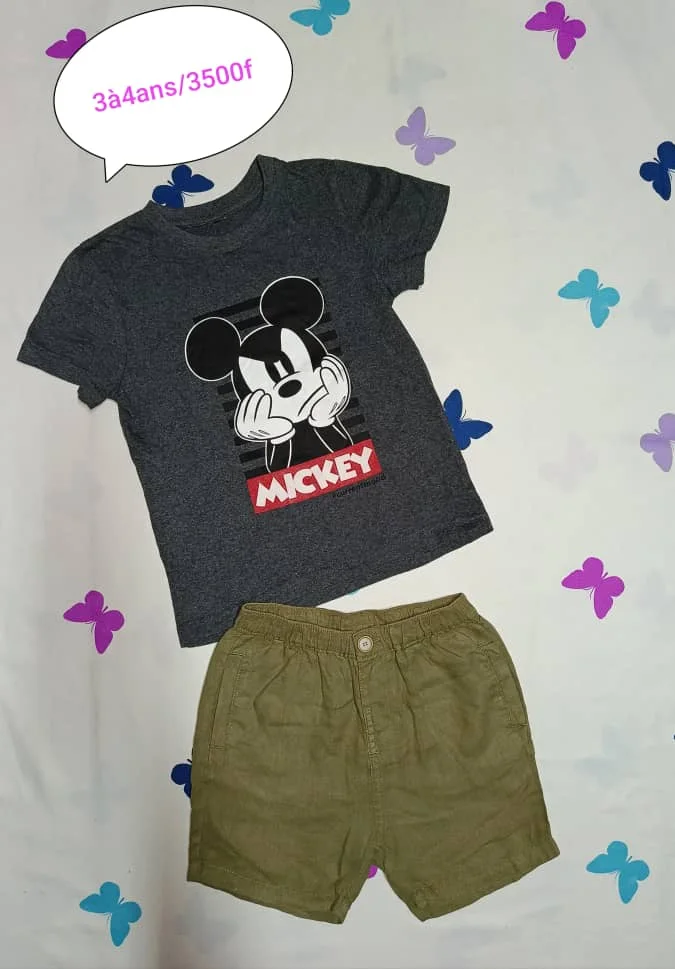 T-shirt Mickey noir et short kaki